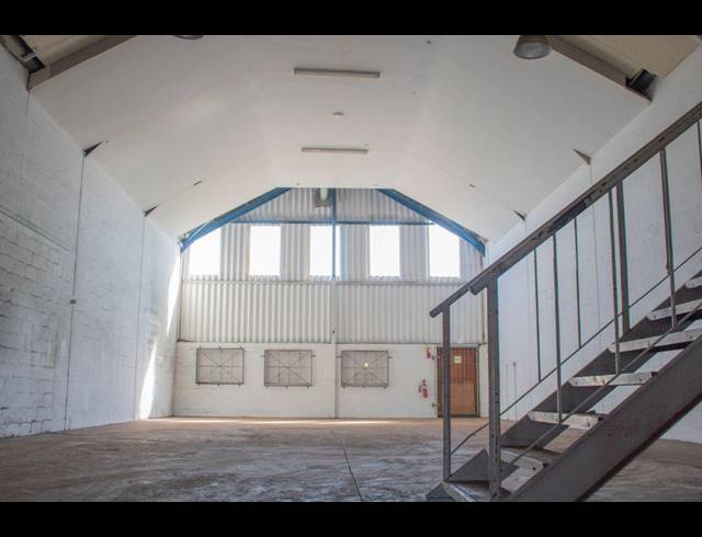 279M² BUILDING FOR SALE IN PAARDEN EILAND